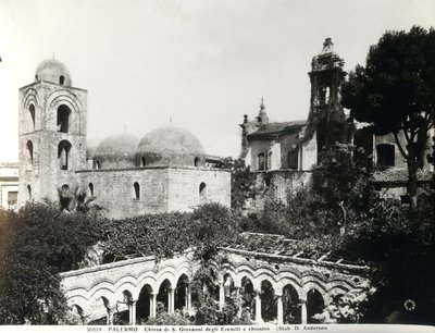 Udsigt over den østlige ende af kirken, bygget i 1132-48 af kong Roger II (d.1154) af Sicilien og klostret bygget i det 13. århundrede (s/h foto) af School Italian