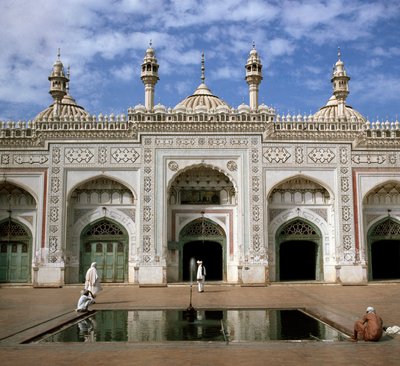 Udsigt over Mohabbat Khan moskeen fra det 17. århundrede af School Pakistani