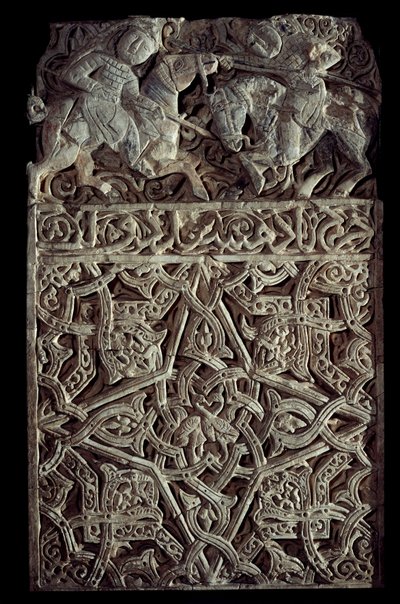 Persisk kunst: stukpanel dekorerer arabesker og to ryttere kæmper. Seattle. Kunstmuseum af School Persian
