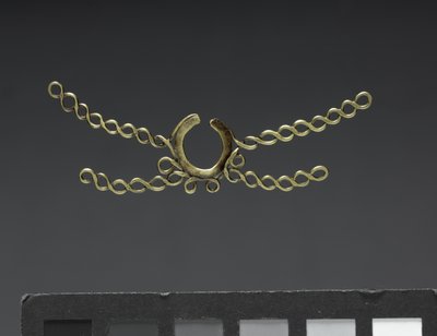 Næseornament, Chavín de Huantar ca.500-200 f.Kr. (guld) af School Peruvian