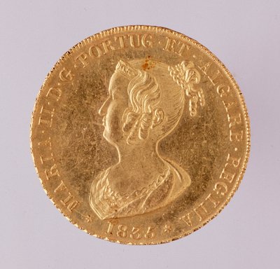 Gyldne krone af dronning Mary II af Portugal (1819-1853) 1835. Diam. 3,1 cm Napoli, arkæologisk museum af School Portuguese