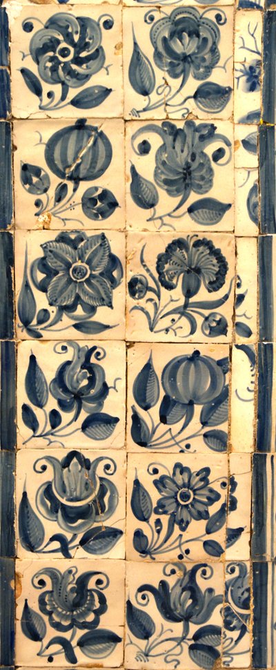 Panel, der viser forskellige arter af blomster, Tarouca, Portugal (keramiske fliser) af School Portuguese