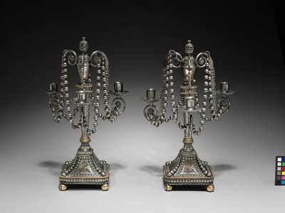 Et par kandelaber, ca. 1790-1795 (skåret og poleret stål med guld- og forsølvet dekoration) af School Russian