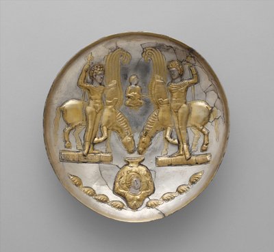 Tallerken med unge og bevingede heste, ca. 5.-6. århundrede e.Kr. (sølv, kviksølvforgyldning) af School Sasanian