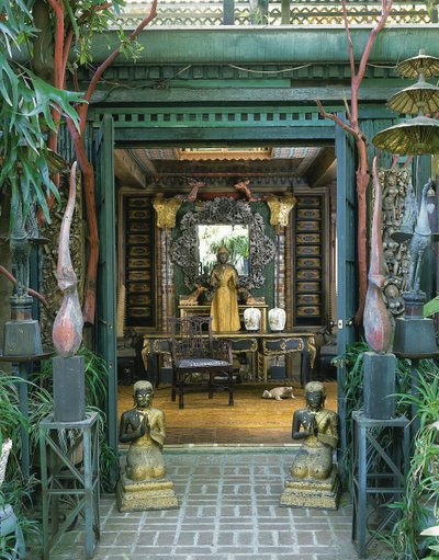 Et par thailandske tagpynt (malet træ) af School Thai