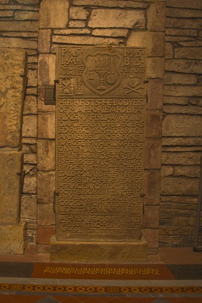 Gravsten over Marjorie og Beatrix Smyth af Scottish School
