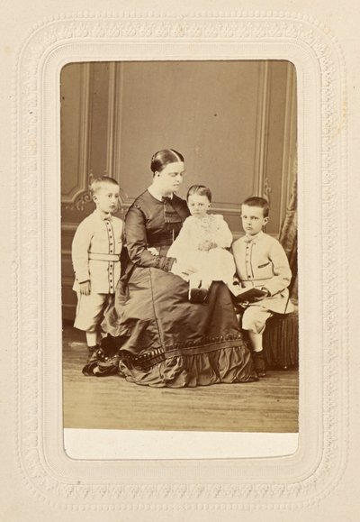 P[rin]cesse Clotilde og hendes børn. af Sergei Luvovich Levitsky
