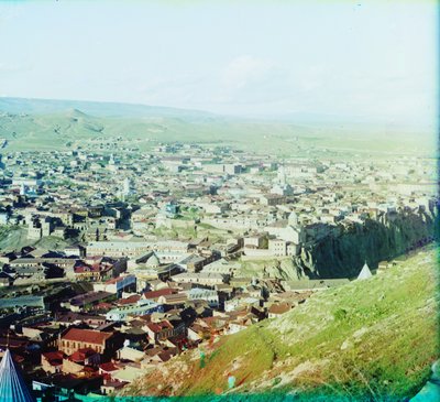 Udsigt over Tiflis (nu Tbilisi) fra Sankt Davids kirkegård, 1905-1915 af Sergey Prokudin Gorsky