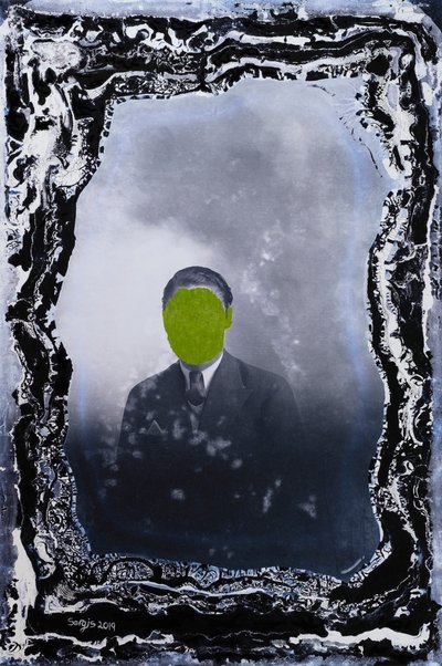 ung herre, der poserer alene, 2019 (blandede medier) af Sergis Adamos