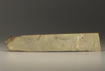 Stort kløveformet objekt af typen kuei (jade) af Shang Dynasty Chinese School