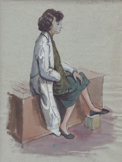 Siddende kvinde i hvid frakke, 1952. af Shirley Markham