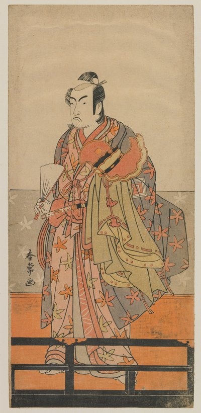 Kabuki-skuespiller Ichikawa Monnosuke II holder en Gagaku-danserhjelm og -kappe, Edo-periode, ca. 1780