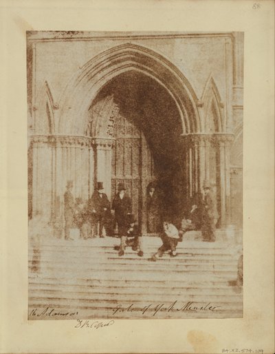 En gruppe mænd ved den sydlige indgang til York Minster af Sir David Brewster