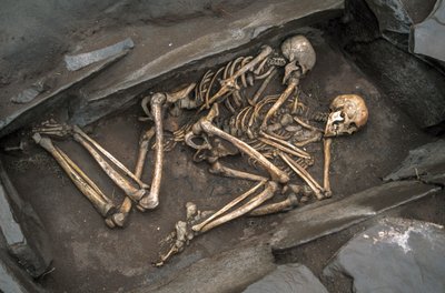 Knoglerne af to skythere ligger i en 3000 år gammel grav ved Arzhan-2., 2003 (foto) af Sisse Brimberg