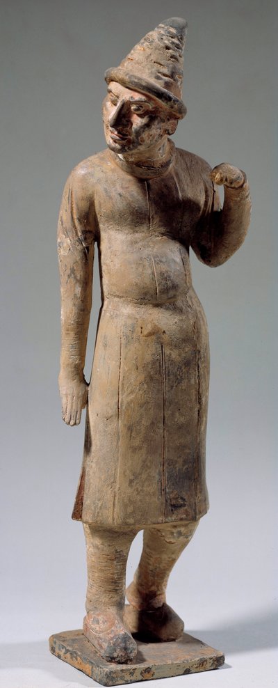 Kinesisk kunst: Sogdisk, barbarisk terracotta-statuette med spids hat, der bærer silke (fra det nuværende Usbekistan). 6. eller 8. århundrede. Paris, Cernuschi-museet af Sogdian Sogdian
