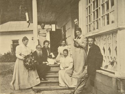 Den russiske forfatter Leo Tolstoy med familie på sin kones fødselsdag, Rusland, 1900-tallet af Sophia Andreevna Tolstaya