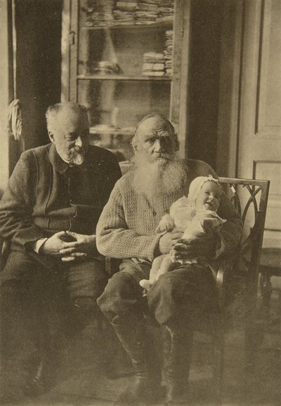 Den russiske forfatter Leo Tolstoj med sin svigersøn og barnebarn, Rusland, c1905-c1906 af Sophia Andreevna Tolstaya