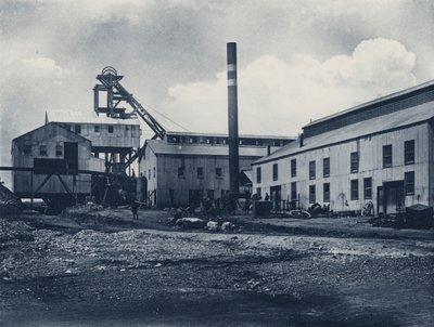 Head Gear, etc, Langlaagte Royal Gold Mining Company (s/h foto) af South African Photographer