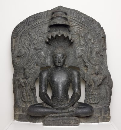 Jain Tirthankar Parshvanath med Serpent Hood siddende i meditation (Dhyamudra), fra Karnataka, Indien (Chlorite) af South Indian School