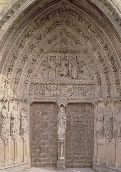 Central portal af vestfacaden af Spanish School