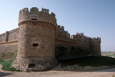 Omkredsmuren og hjørnetårnene af Spanish School