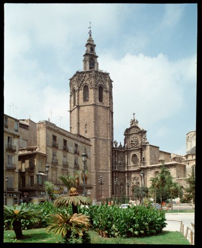 Udsigt over Micalet (Miquelet eller El Miguelete) klokketårn i katedralen i Valencia (Valencia) 1381-1429 Spanien af Spanish School