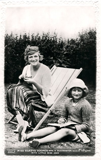 Gladys Cooper 1888-1971, engelsk skuespillerinde, med sin datter Joan, begyndelsen af det 20. århundrede. af Sport and General