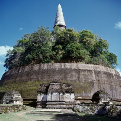 Udsigt over stupaen Rankoth Vehera af Sri Lankan School