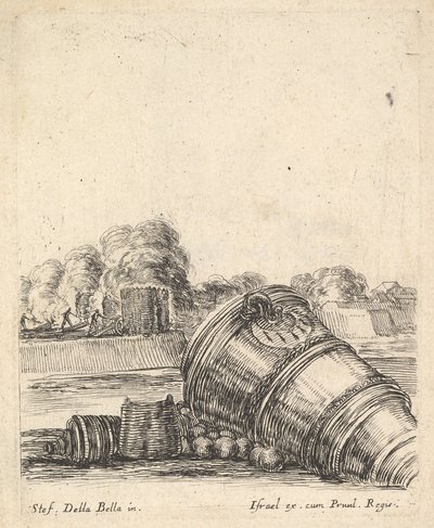 En morter uden vogn liggende på jorden til højre, soldater skyder kanon..., ca. 1638-43. af Stefano della Bella