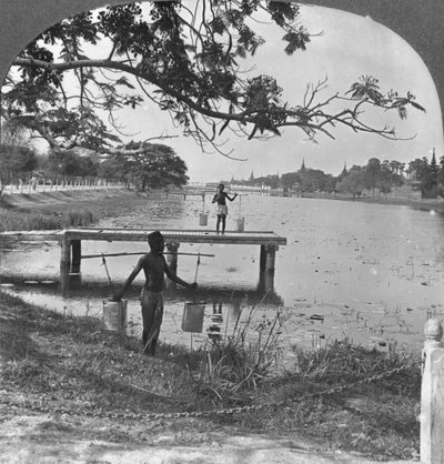 Vestsiden af fortet, der viser voldgraven, Mandalay, Burma, 1908 af Stereo Travel Co
