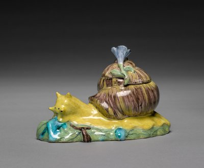 Par overdækkede æsker i form af snegle, ca. 1750. af Strasbourg Factory