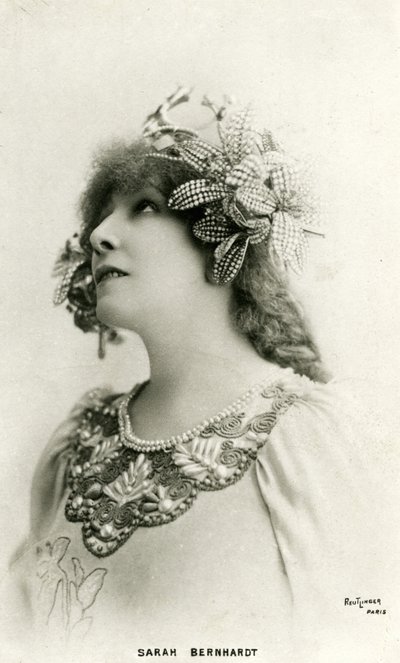 Henriette Rosine Bernard aka Sarah Bernhardt (1844-1923) som "Den fjerne prinsesse", et skuespil af Edmond Rostand (s/h foto) af Studio Reutlinger