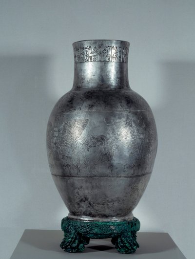 Mesopotamien: Entemena vase i gravsølv med motiver og kileskrift (nevø og anden efterfølger af Eannatum). Sommerperiode (2900-2200 f.Kr.). 2400 f.Kr. Søn 0,35x0,18 m Paris, museum du Louvre af Sumerian Mesopotamian School