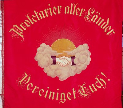 Proletarer i hvert land forenes, fagforeningsbanner (broderet tekstil) af Swiss School