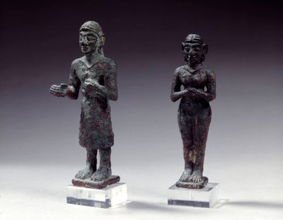 Statuetter af tilbedere og gudinde i bronze, fra Syrien 2300-2000 f.Kr. Paris, Louvre-museet af Syrian Syrian