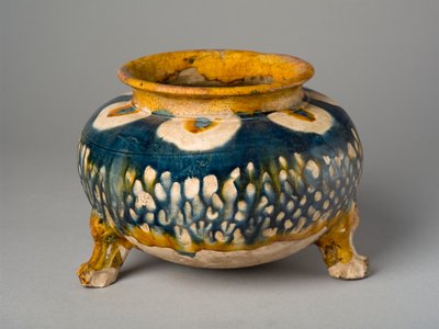 Skål på tre ben, Henan-provinsen (lertøj) af Tang Dynasty Chinese School