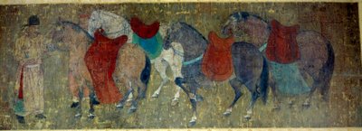 Kinesisk kunst: "" to palefreniers, der driver fire heste i en imperialistisk stald""" Fragment af en silkemalerrulle tilskrevet Han Kan, maler ved kejser Hiuan tsongs hof (712-756). Tang periode. Svag. 50x141 cm Paris musee Cernuschi af Tang Dynasty Chinese School
