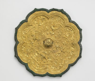 Spejl (bronze og guld) af Tang Dynasty Chinese School