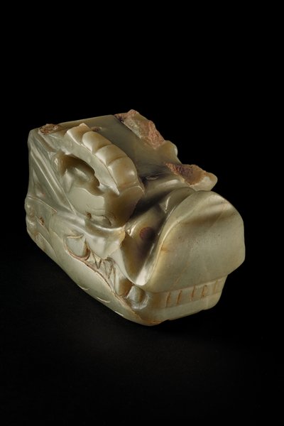 Junkunc Jade Dragon Head (jade) af Tang Dynasty Chinese School