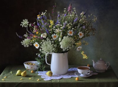 Sommerbord med vilde blomster af Tatyana Skorokhod