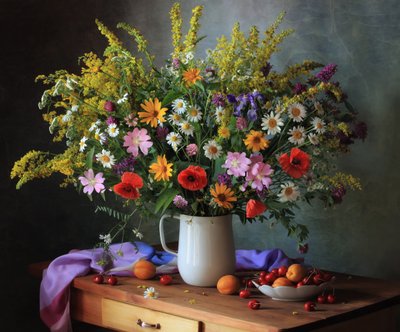 Vilde blomster og sommerfrugt af Tatyana Skorokhod