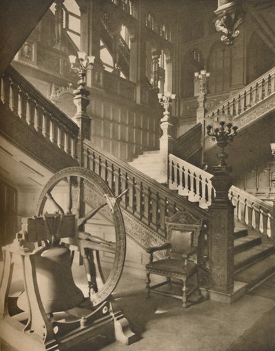 Storslået trappe af Grocers Hall og den store flamske klokke ved navn Martin, c1935. af Taylor