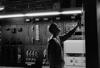Vedligeholdelse af telefonudstyr hos PacTel aka Pacific Telephone i Bellingham, ... af Ted Spiegel