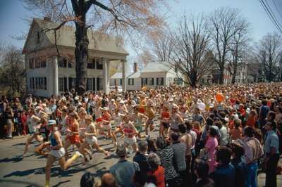 Den 77. udgave af Boston Marathon begynder her. af Ted Spiegel