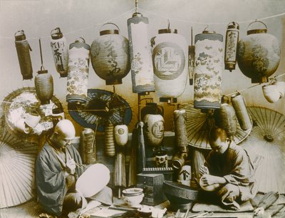 Portræt af japansk lanterne- og parasolproducent, ca. 1900 - 1915 (fotografi) af Teijiro Takagi