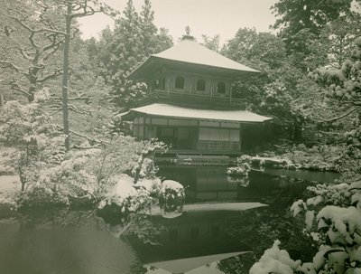 Udsigt til Ginkaku-ji under sneen i Kyoto, ca. 1900 - 1915 (fotografi) af Teijiro Takagi