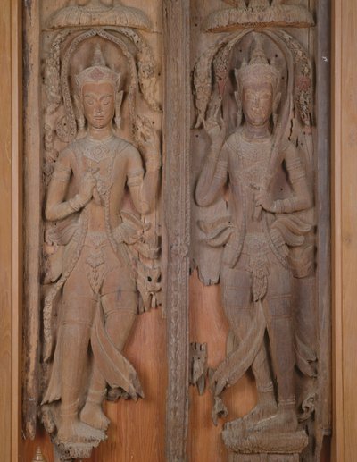 Panel af en port med to Deva (træ) af Thai School