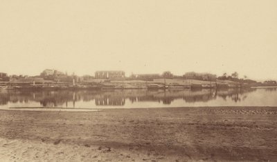 [Oversigt over Luxor taget fra den modsatte bred]. af Théodule Devéria