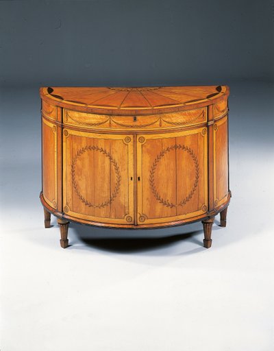 George III marquetry demi-lune kommode, ca. 1760-79 (satintræ, amarant og tulipantræ) af Thomas (attr.to) Chippendale