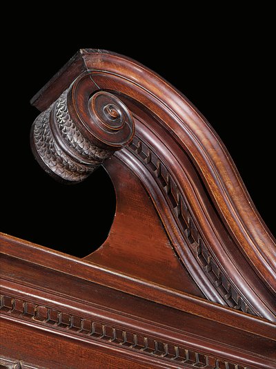 En George III-reol med åbning af Thomas Chippendale